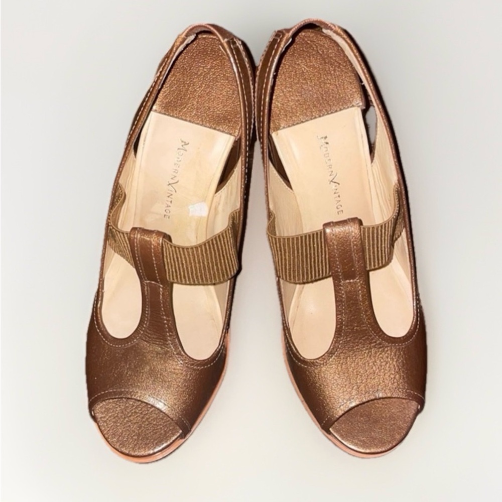 NWT Modern Vintage Brown T-Strap Heels for Stylish Outings